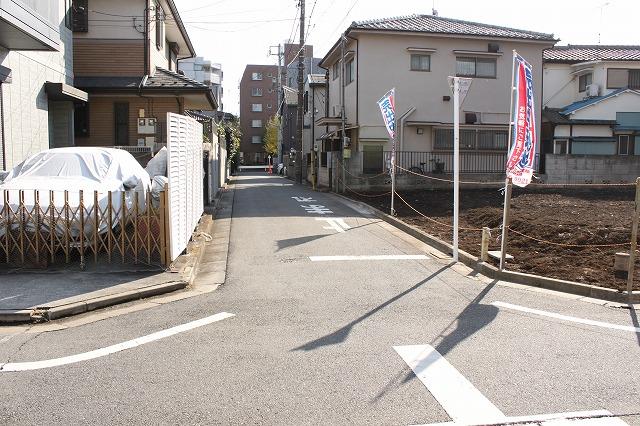 Local photos, including front road. Local (11 May 2013) Shooting