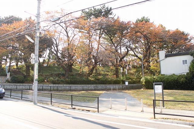 park. Komone 369m until Sanchome green space