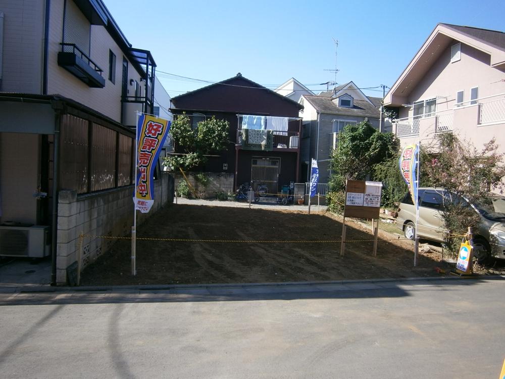 Local photos, including front road. Local (11 May 2013) Shooting