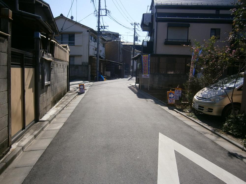 Local photos, including front road. Local (11 May 2013) Shooting