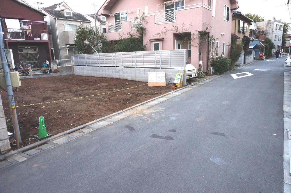 Local photos, including front road. Local (11 May 2013) Shooting