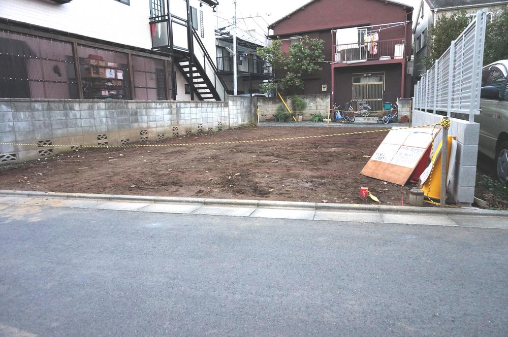 Local photos, including front road. Local (11 May 2013) Shooting