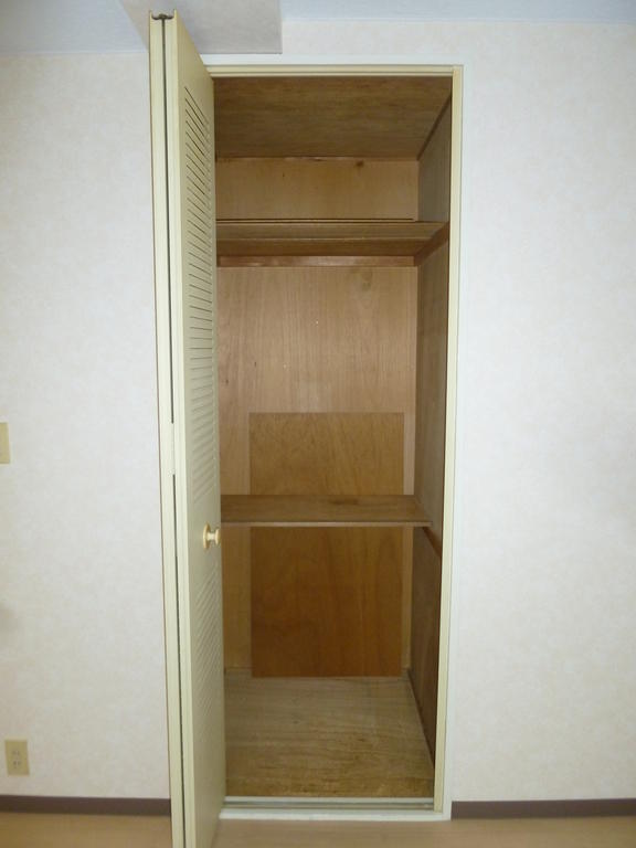 Receipt. It is the storage of DK. Perfect for daily necessities and broom closet.