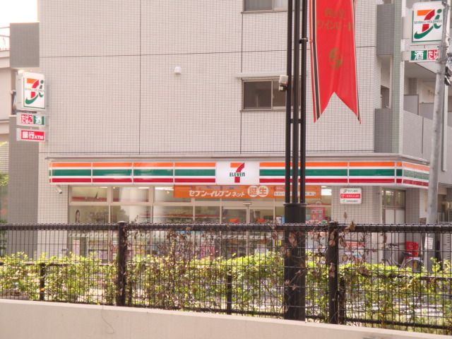 Convenience store. 210m to Seven-Eleven (convenience store)
