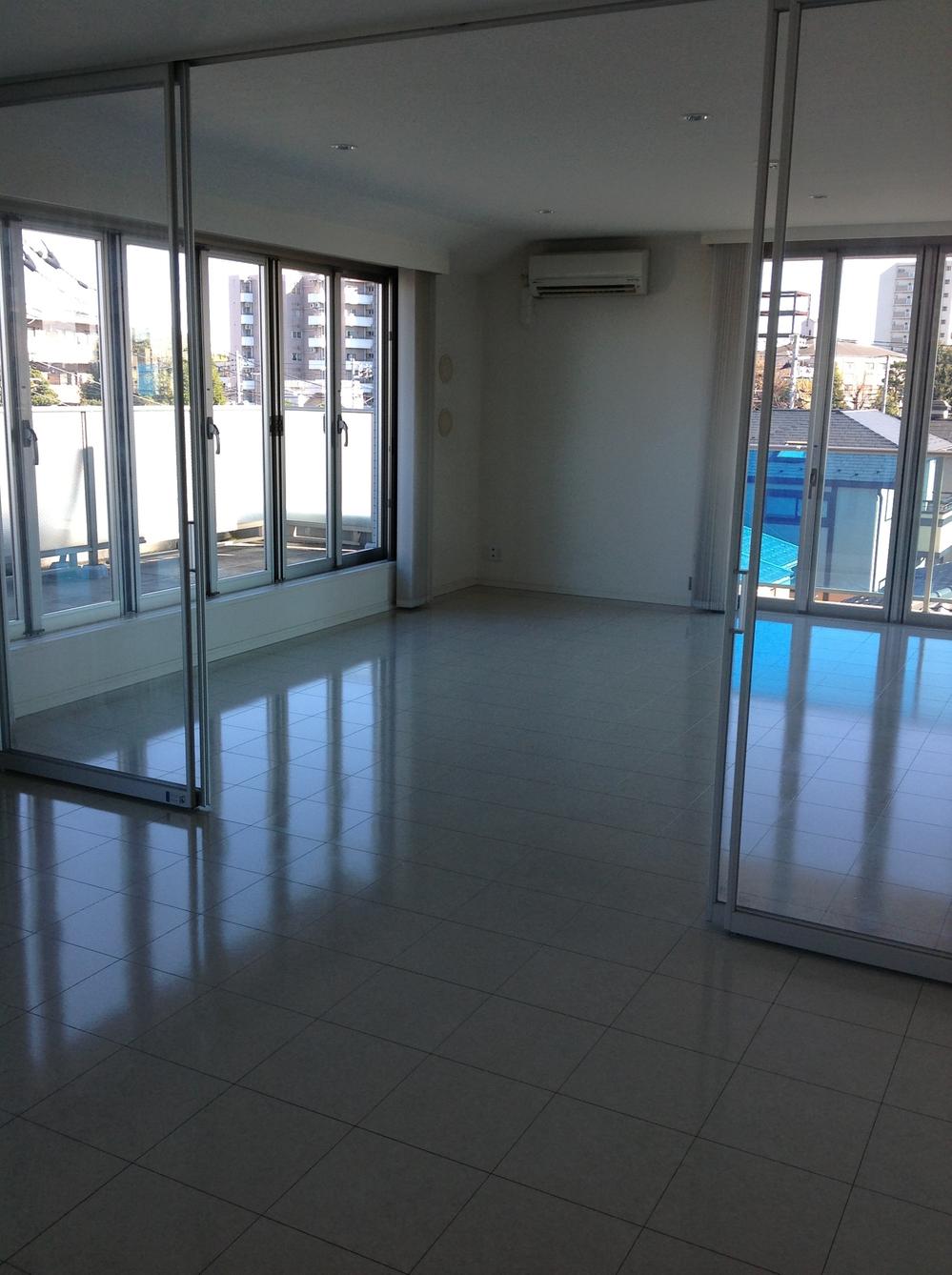 Living. Indoor (12 May 2013) Shooting