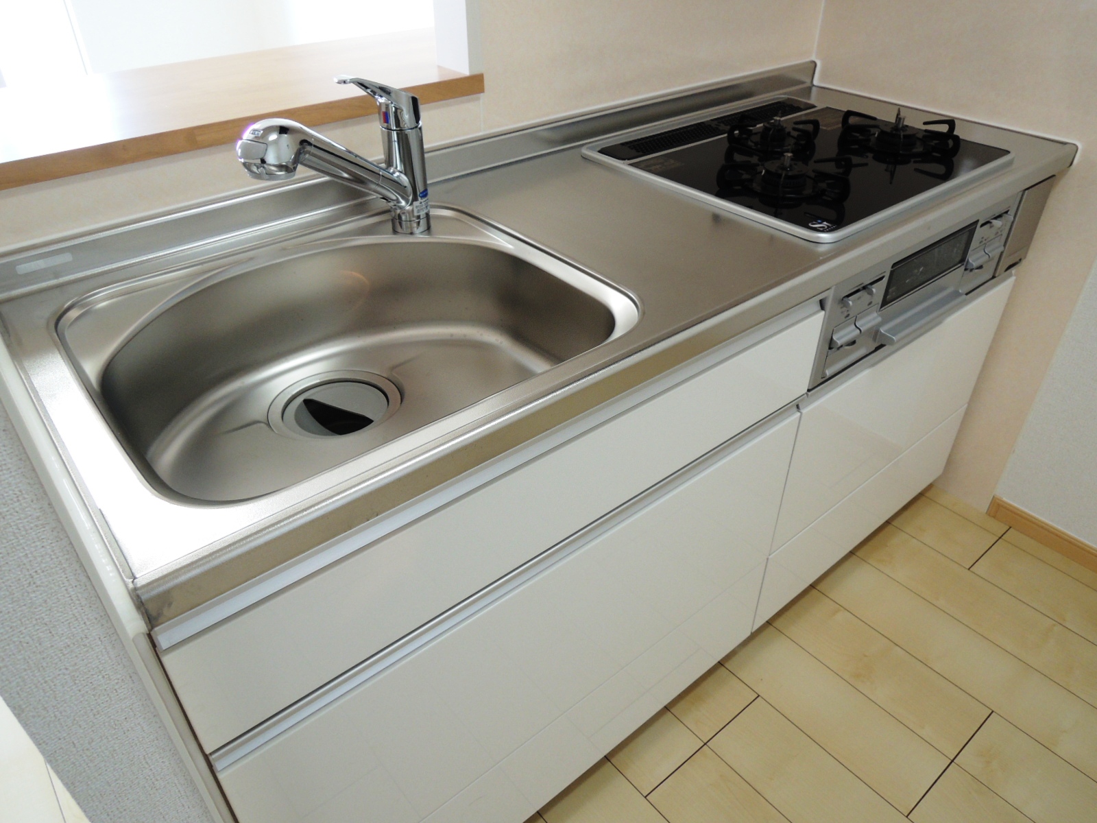 Kitchen. Gas 3-neck system Kitchen