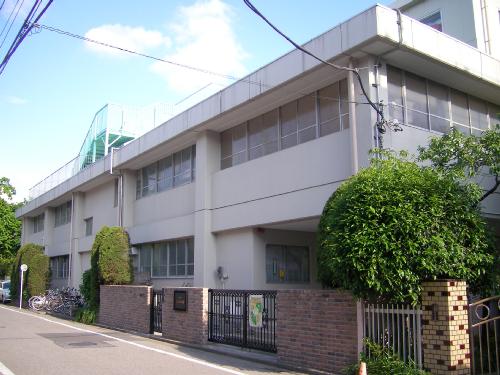kindergarten ・ Nursery. Coma kindergarten (kindergarten ・ 377m to the nursery)