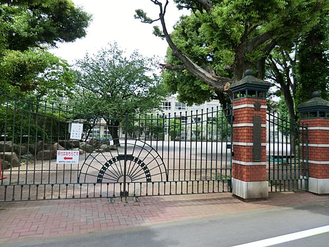 Primary school. 810m to Itabashi Itabashi tenth elementary school