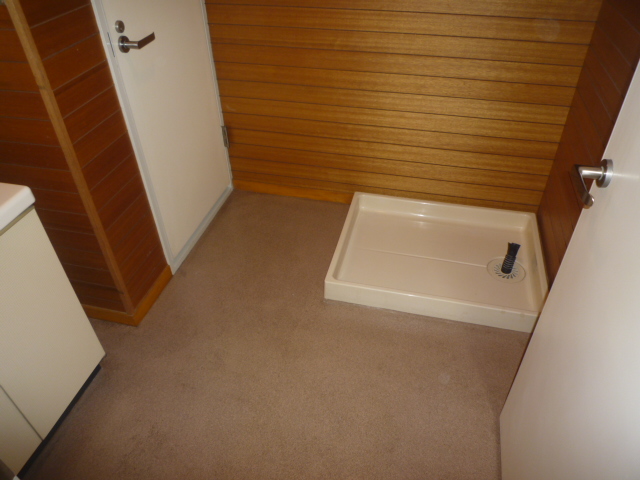 Other Equipment. Laundry Area (see photo)