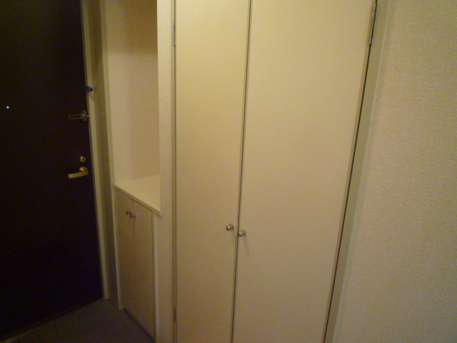 Receipt. High collection rate shoe box