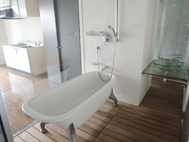 Bath. Bathroom (you can also hide in the blind)