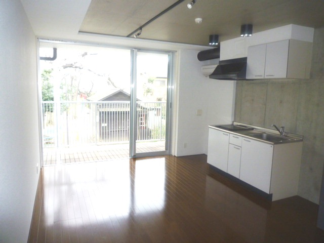 Living and room. Facing south of bright LDK