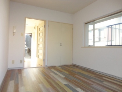 Living and room. Sufficient lighting