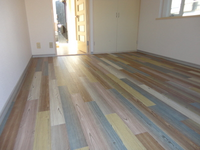 Living and room. Floor-impact! 