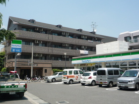 Convenience store. (Convenience store) to 780m