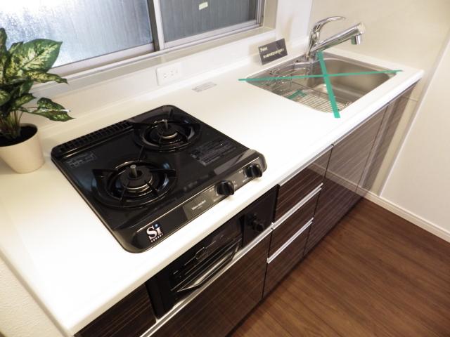 Kitchen. 2 is a neck gas system Kitchen. Indoor (September 2013) Shooting