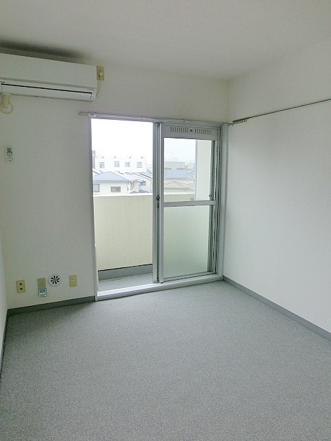 Other room space. Bedroom