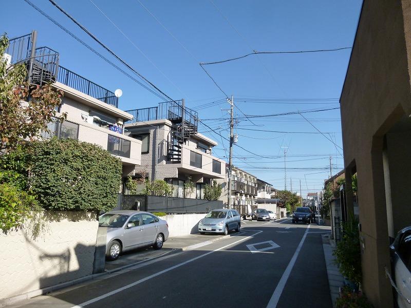 Local photos, including front road. Local (11 May 2013) Shooting