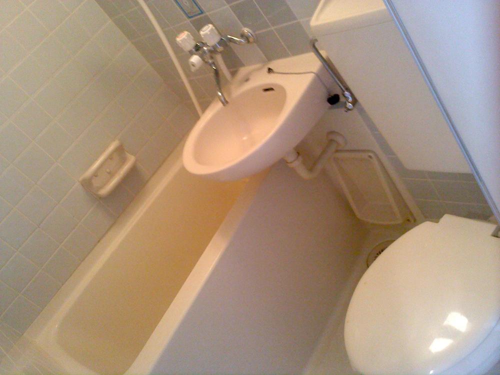 Bathroom. 3-point unit