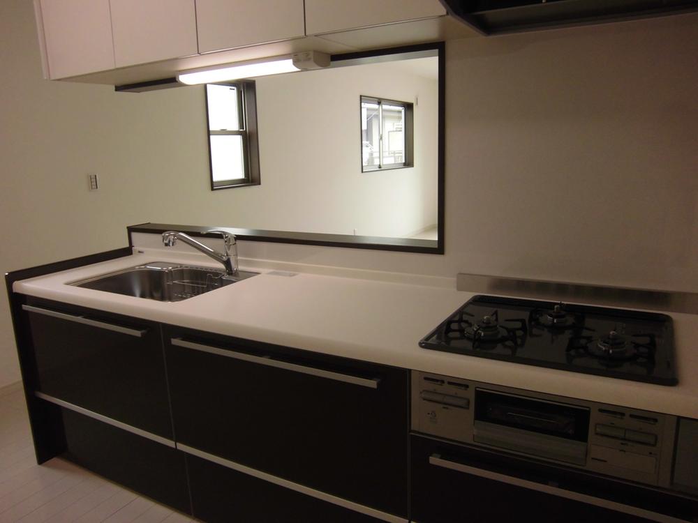 Kitchen.  [Photo D] 3-neck gas stove with grill