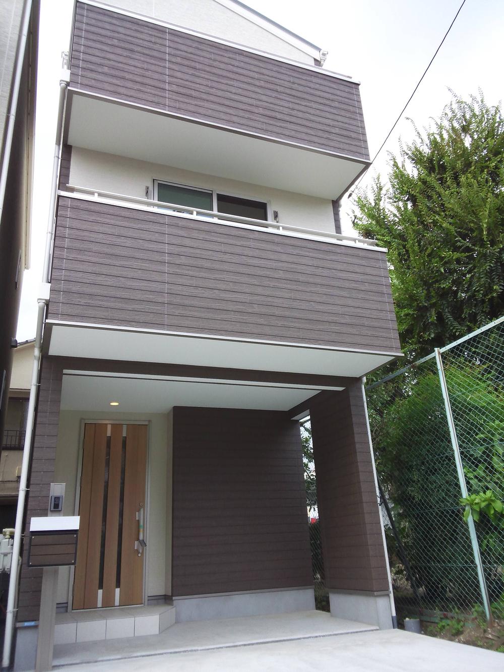 Local appearance photo.  [D Building] Imposing completed! There is a park next to