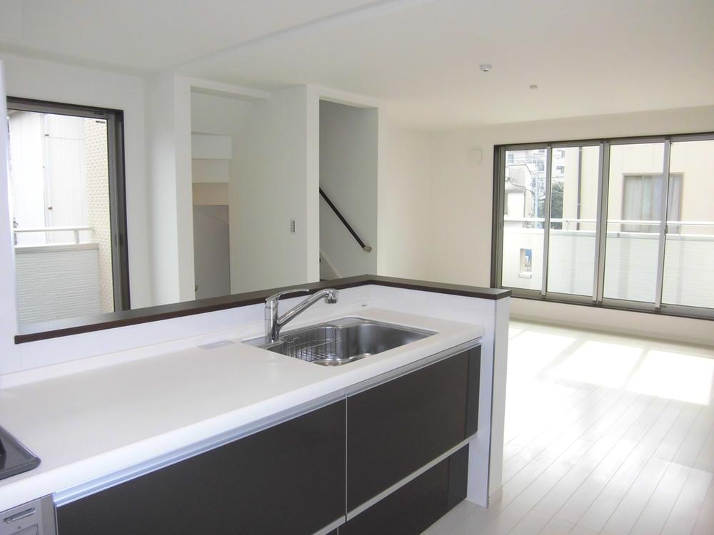 Living.  [B] Open kitchen ・ South balcony side large windows