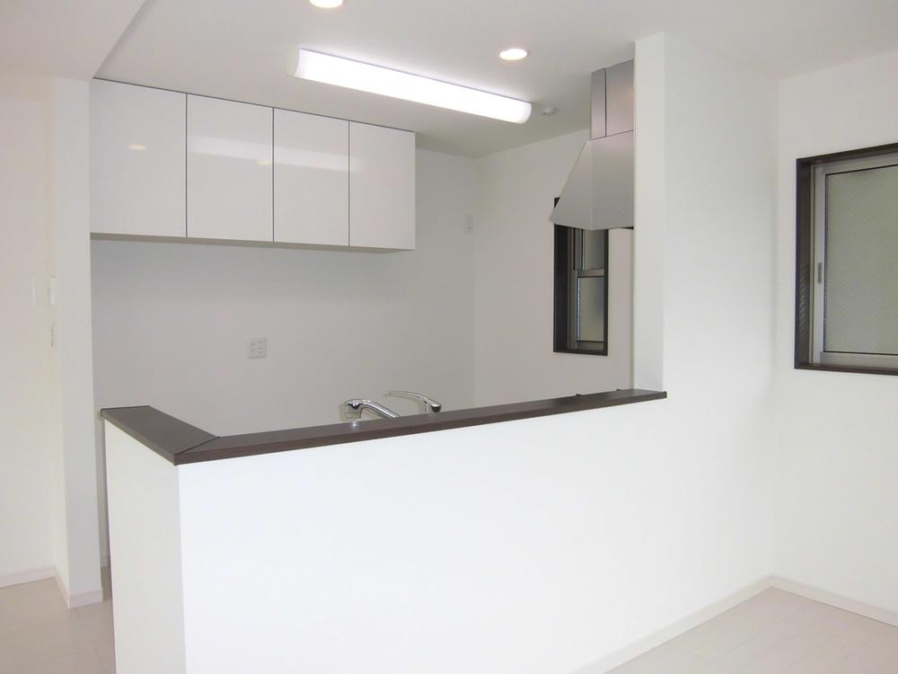 Living.  [B] It established the upper receiving on the back in order to open kitchen