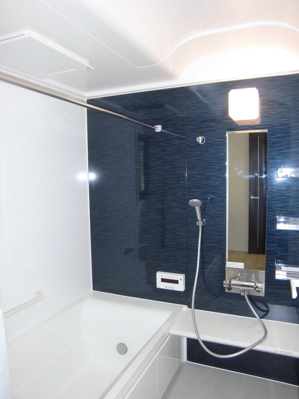 Bathroom.  [Photo B] Bathroom drying heater ・ Add cooked ・ D is Brown