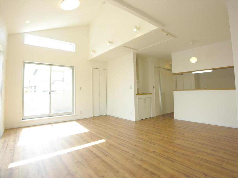 Same specifications photos (living). Per under construction [Same specifications Photos] It will be