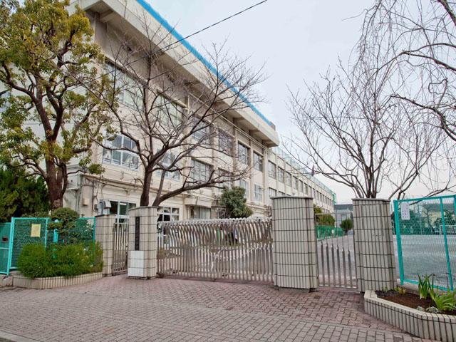 Junior high school. 160m until Itabashi Nishidai Junior High School