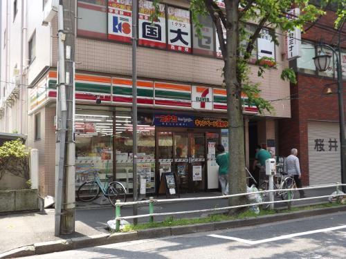 Convenience store. Eleven Itabashi Nishidai Ekimae up (convenience store) 306m
