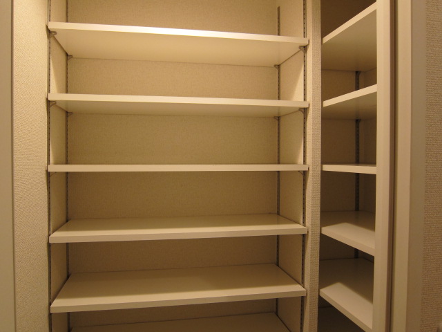 Receipt. Walk-in closet