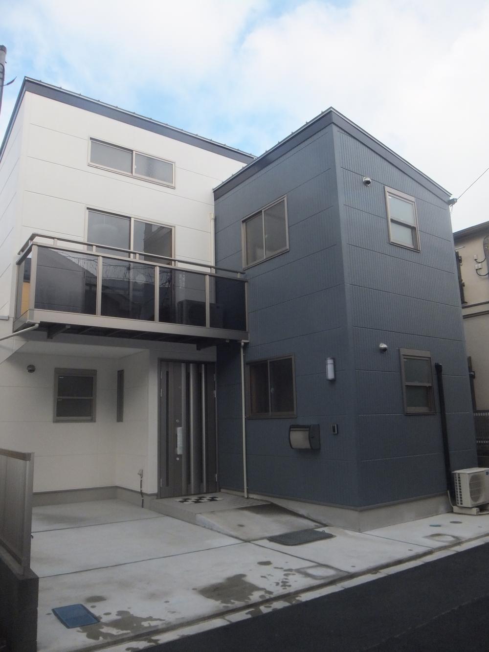 Local photos, including front road. Local (12 May 2013) Shooting