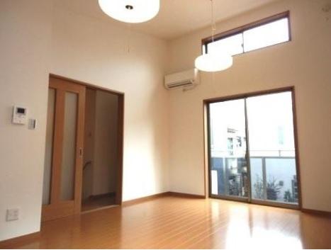 Living. Local (12 May 2013) Shooting