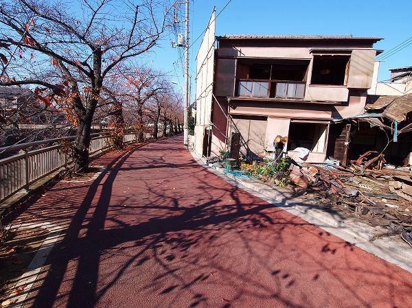 Local photos, including front road. Local (12 May 2013) Shooting