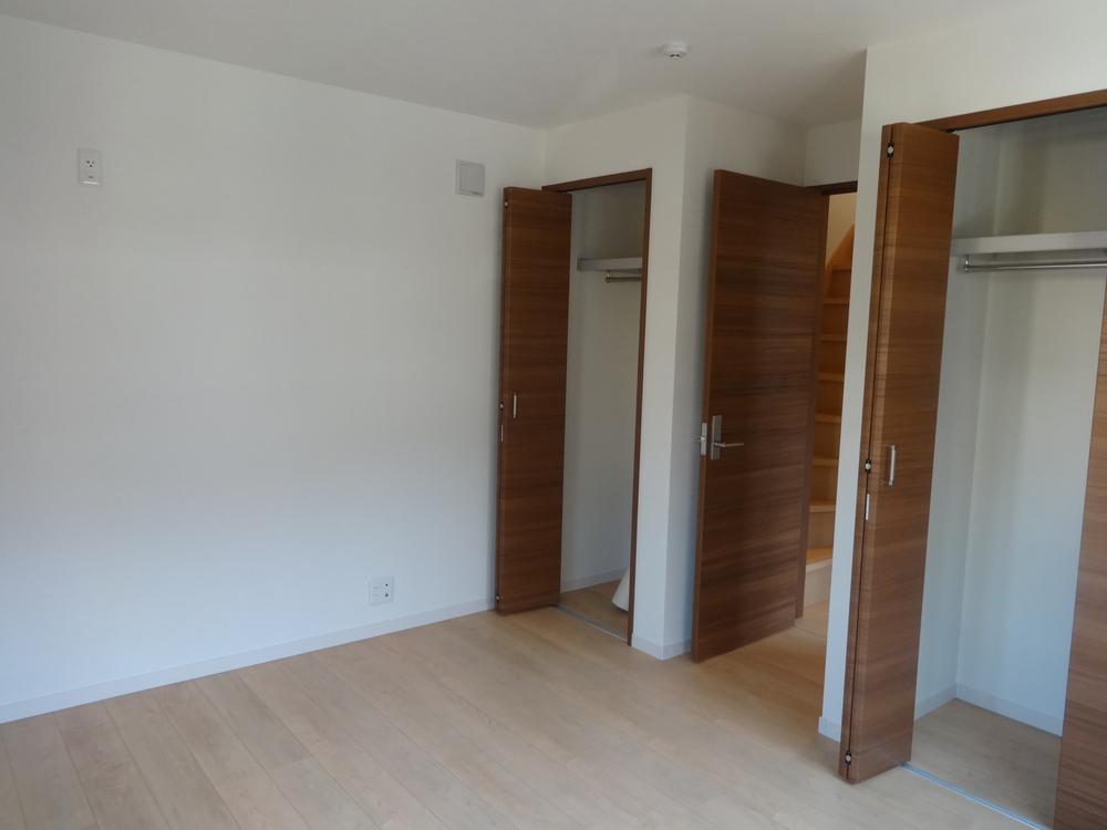 Non-living room. Indoor (12 May 2013) Shooting