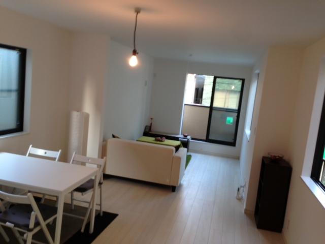 Same specifications photos (living). Adopt a special olefin sheet to be long-lasting beauty living room flooring. There is a strongly excellent scratch resistance to sunburn.