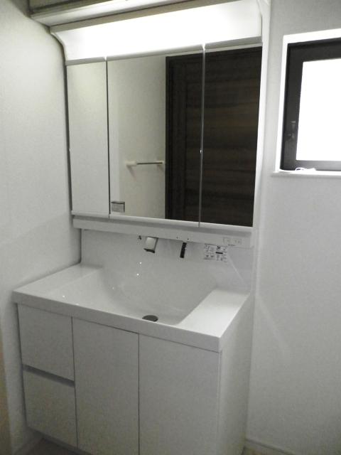 Wash basin, toilet. Same specifications vanity. It has become a three-sided mirror, There storage capacity is.