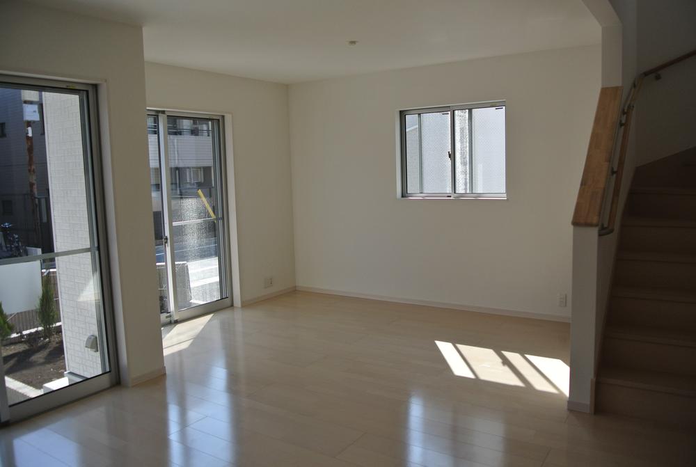 Same specifications photos (living). Same specifications