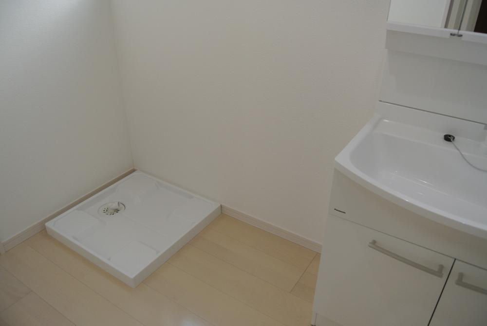 Wash basin, toilet. Same specifications