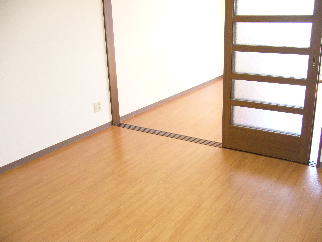 Living and room. It will be in a room photo of the same type 3lF.