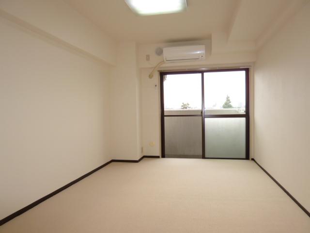 Non-living room. Indoor (11 May 2013) Shooting