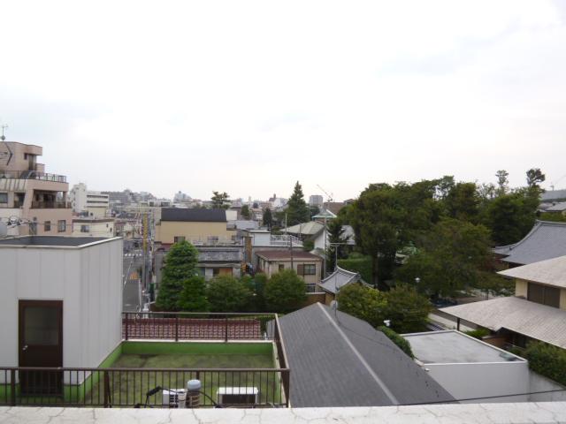 View photos from the dwelling unit. View from the site (November 2013) Shooting