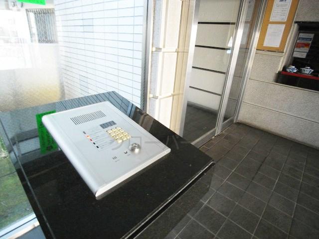 Entrance. With auto lock