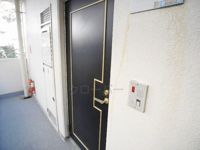 Other common areas. Sharing unit Entrance