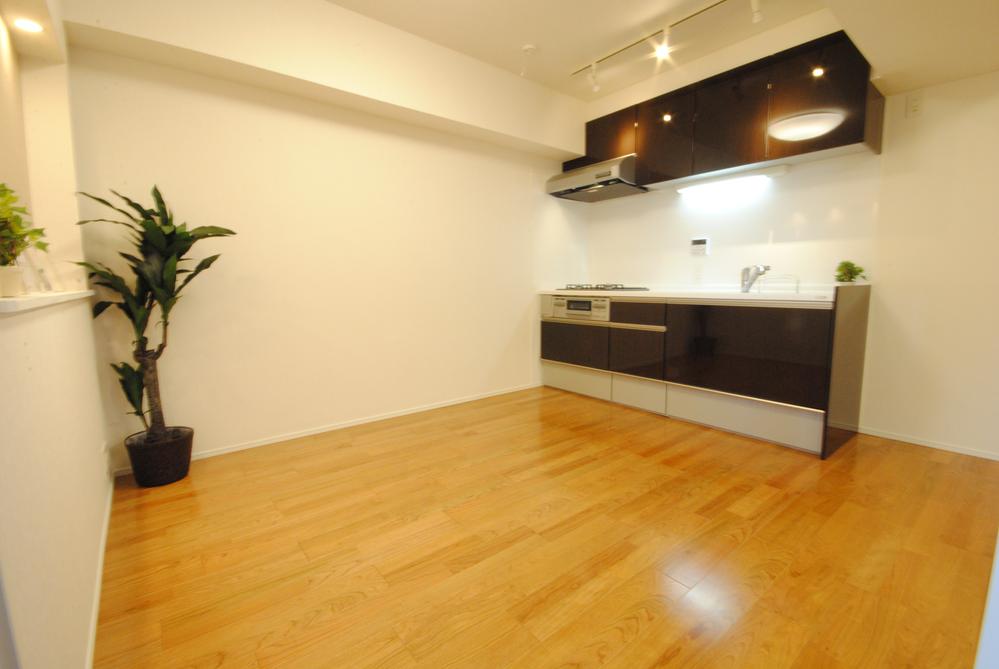 Living. Local (12 May 2013) Shooting