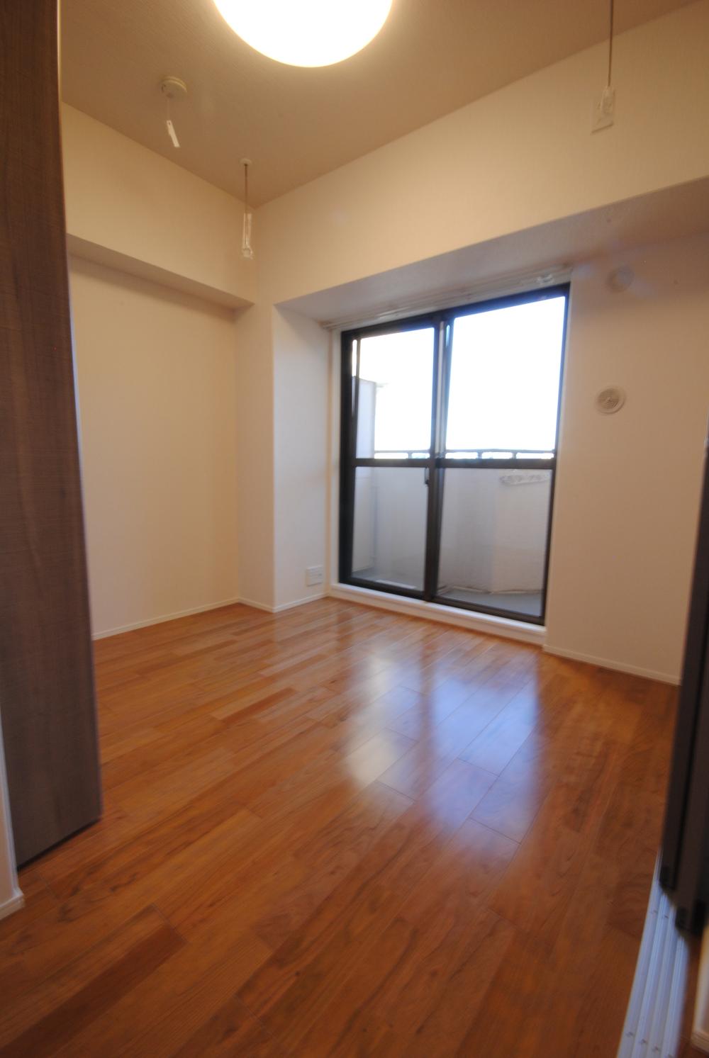 Non-living room. Local (12 May 2013) Shooting