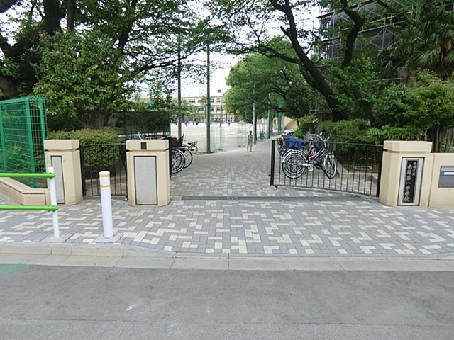 Junior high school. 695m until Itabashi Akatsuka first junior high school