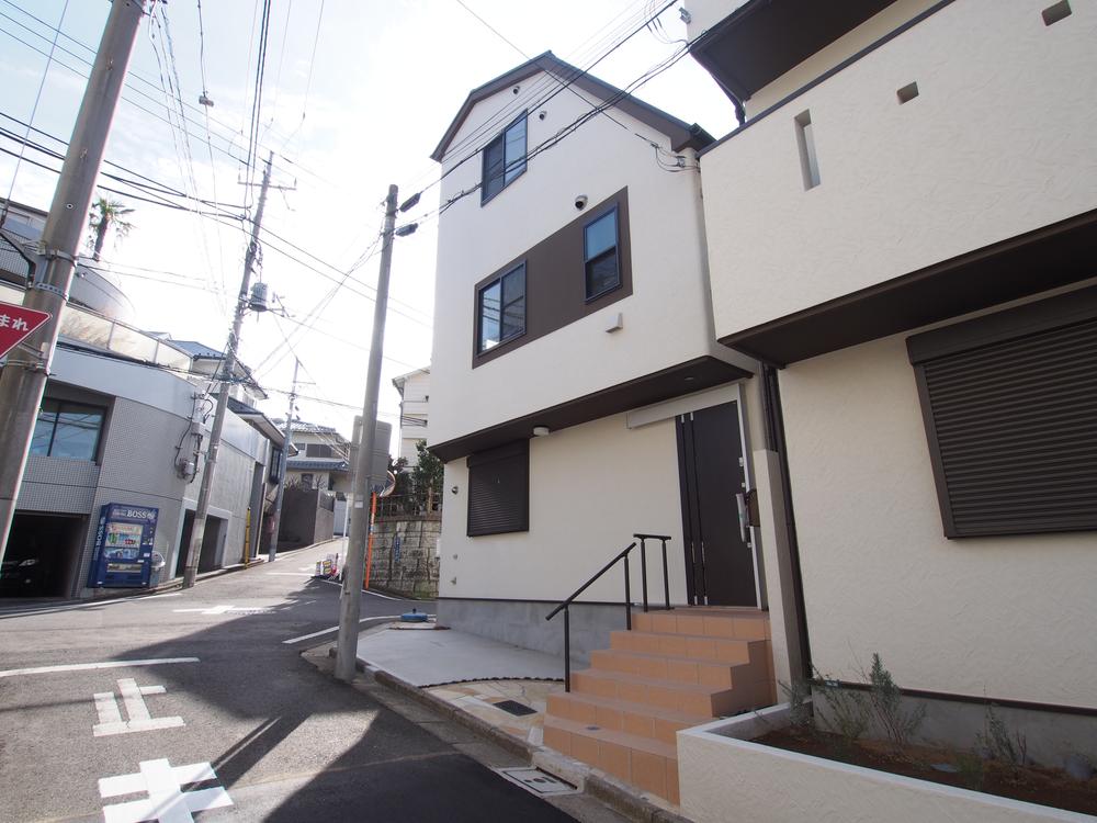 Local photos, including front road. Local (12 May 2013) Shooting