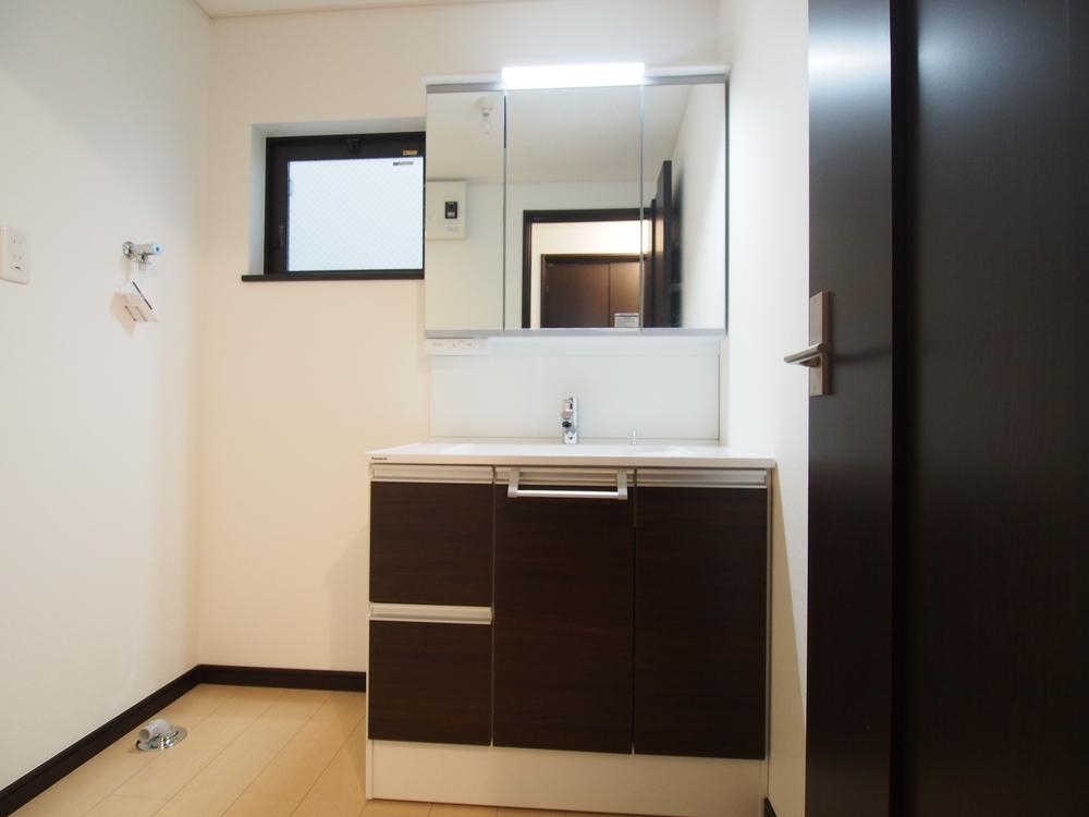 Wash basin, toilet. Wash basin (12 May 2013) Shooting